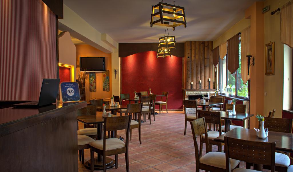 Hotel Xenonas Sta Tzakia à Karpenísion Extérieur photo