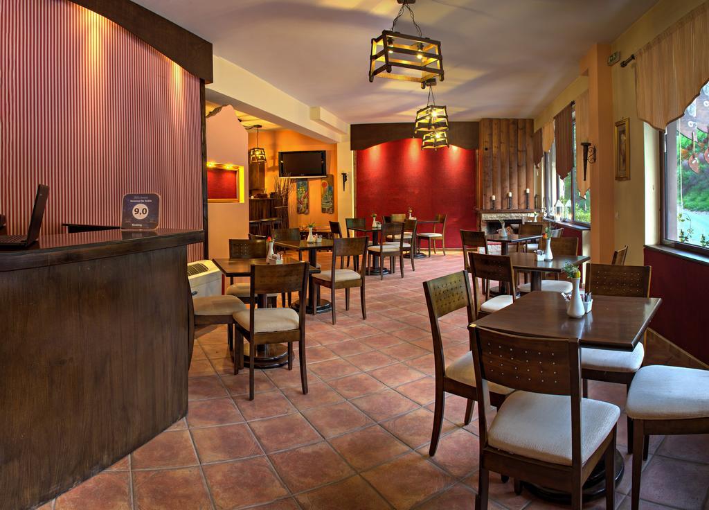 Hotel Xenonas Sta Tzakia à Karpenísion Extérieur photo