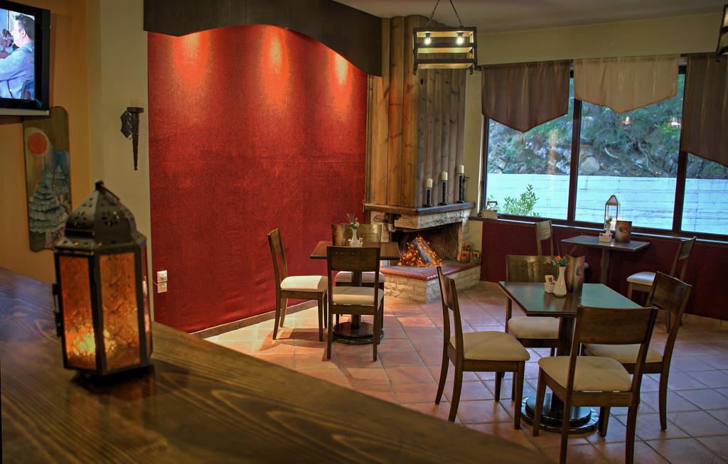 Hotel Xenonas Sta Tzakia à Karpenísion Extérieur photo