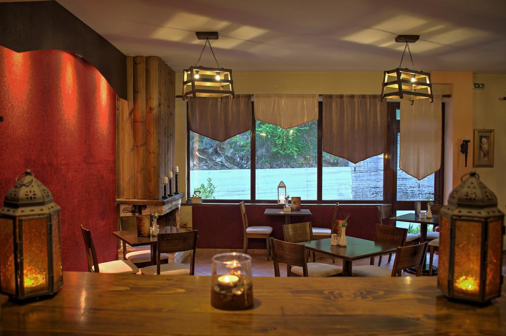 Hotel Xenonas Sta Tzakia à Karpenísion Extérieur photo