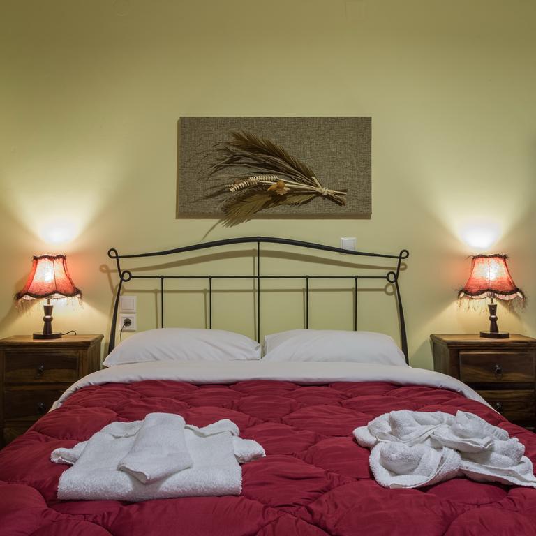 Hotel Xenonas Sta Tzakia à Karpenísion Extérieur photo