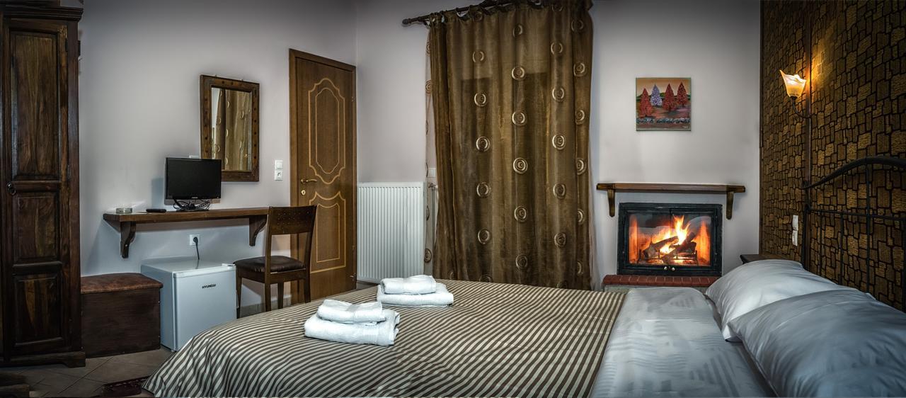 Hotel Xenonas Sta Tzakia à Karpenísion Extérieur photo