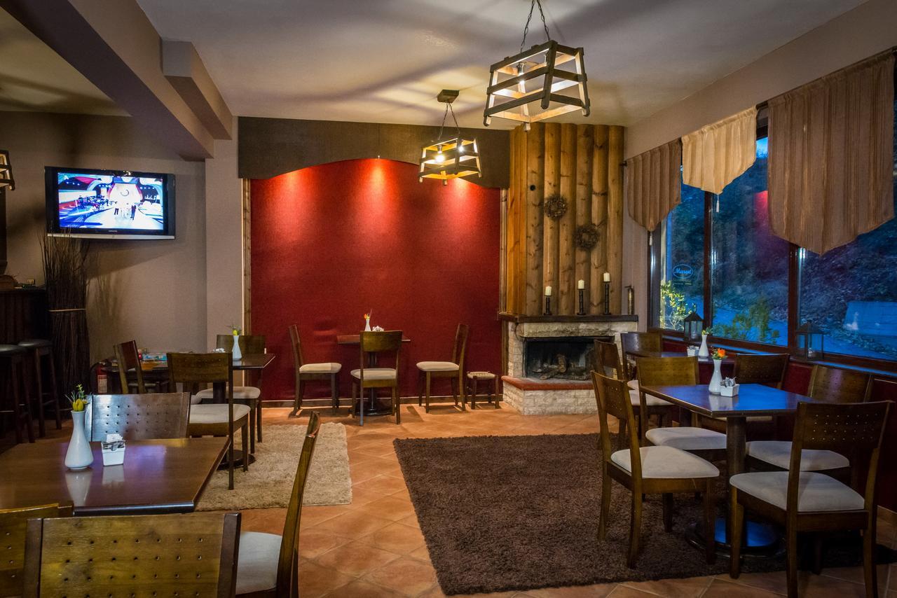 Hotel Xenonas Sta Tzakia à Karpenísion Extérieur photo