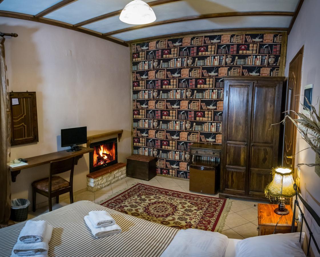 Hotel Xenonas Sta Tzakia à Karpenísion Extérieur photo