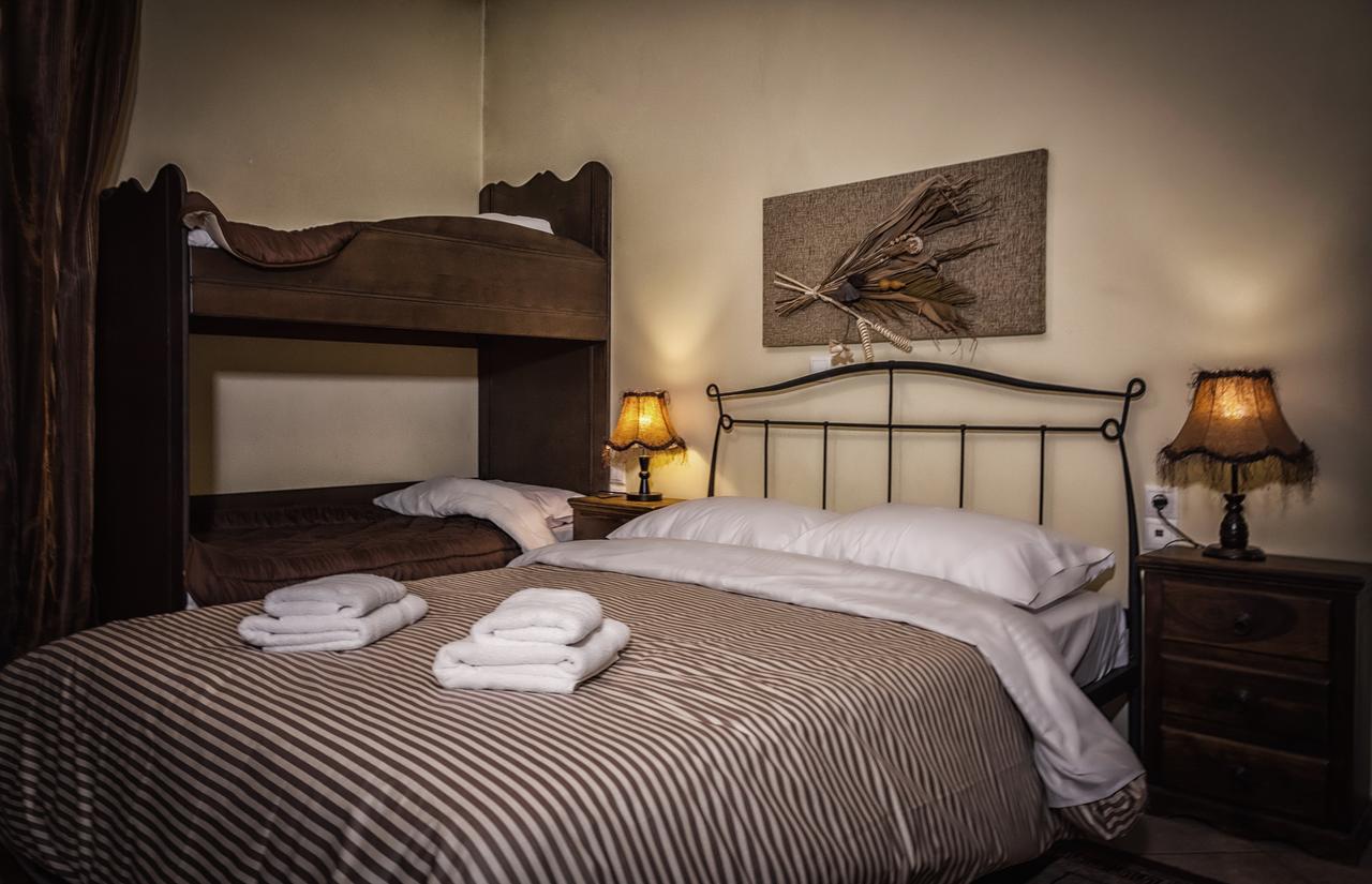 Hotel Xenonas Sta Tzakia à Karpenísion Extérieur photo