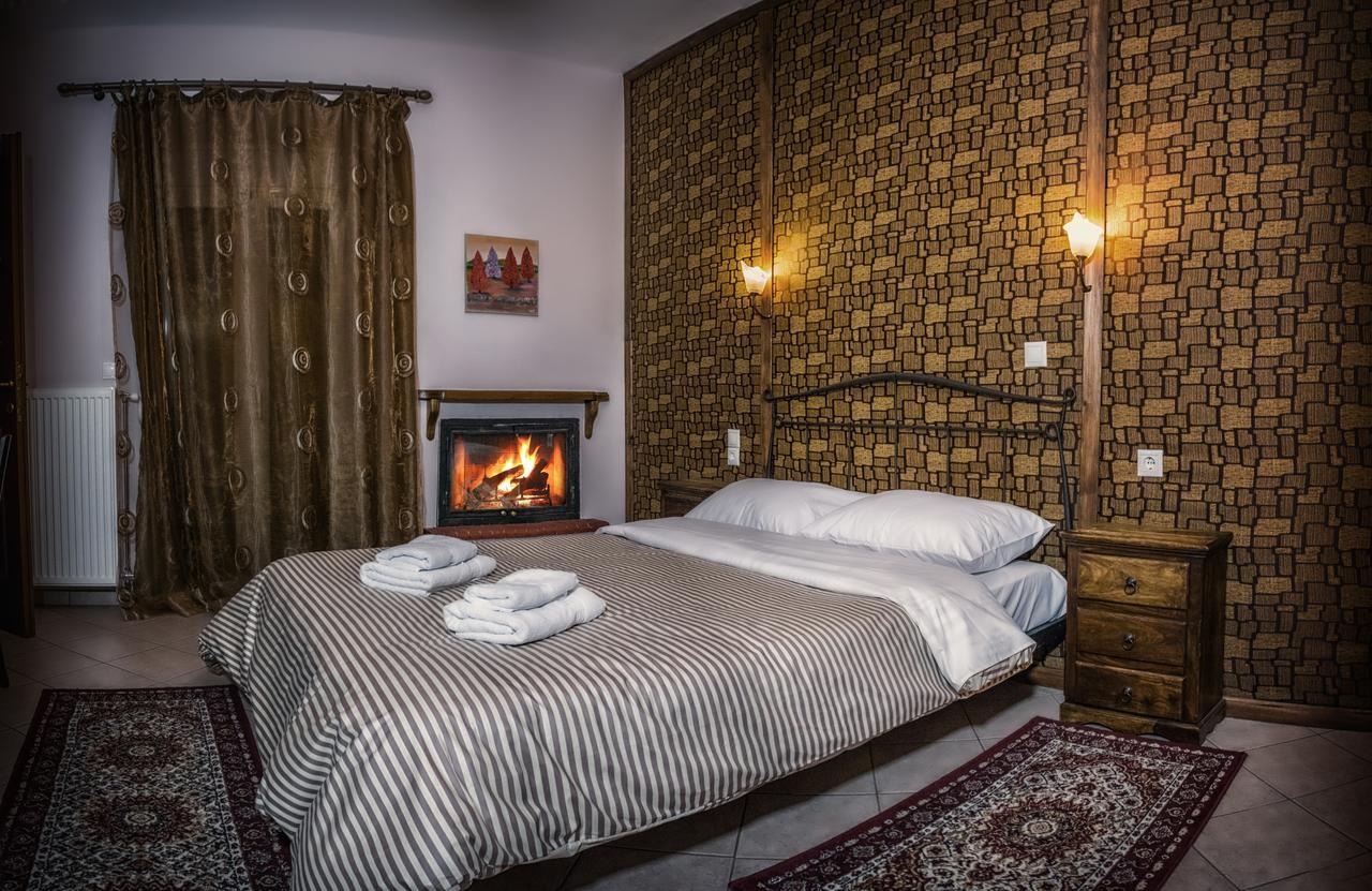 Hotel Xenonas Sta Tzakia à Karpenísion Extérieur photo
